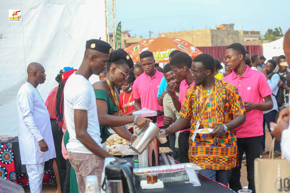 DidierKissode's tweet photo. #Thread
KANYI GROUP FAIT LA DIFFÉRENCE À LA FOIRE ADJAFI 2022 !!!
La Team @KanyiGroup a offert un délicieux cocktail à la cérémonie de la lancement officiel de la @FoireAdjafiTg 2022 en présence des autorités, des entrepreneurs et plusieurs jeunes.👇🏾
1/3
#TgTwittos #Togo https://t.co/tTkxpVaWCx