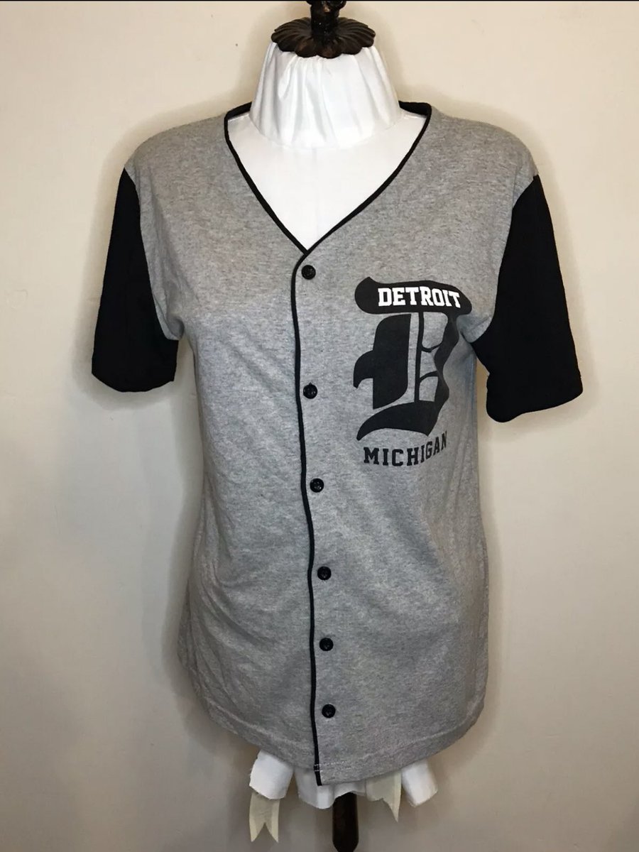 nikisebay's tweet photo. SOLD‼️A little sale in a while, £13 for a Primark unisex jersey +£4 postage (sold through Global Shipping Programme) Still a nice surprise sale since my previous one is a pain in the ass😅🤦🏽♀️ #ebay #ebayselleruk #ebayselling #vinted #vintedselleruk #globalshippingprogram https://t.co/aY1hsiinNn