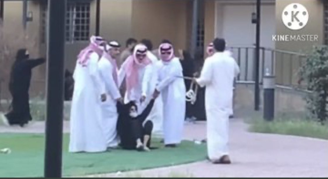 Alhadi9o's tweet photo. لا نتفاجأ بأشباه الرجال الذين لا عروبة لديهم في الحروب كانت اذا دخلت النساء توقف العرب عن القتال 
اما عن نفسي فأنا اشكك حتى في عروبتهم 

ويقول النبي محمد ﷺ أيضا:(اللَّهُمَّ إِنِّي أُحَرِّجُ حَقَّ الضَّعِيفَيْنِ الْيَتِيمِ وَالْمَرْأَةِ)

#اشباه_الرجال
 #ايتام_خميس_مشيط https://t.co/tcvKRT5fwB