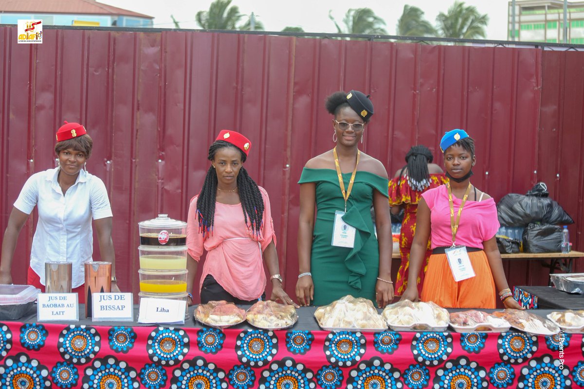 DidierKissode's tweet photo. #Thread
KANYI GROUP FAIT LA DIFFÉRENCE À LA FOIRE ADJAFI 2022 !!!
La Team @KanyiGroup a offert un délicieux cocktail à la cérémonie de la lancement officiel de la @FoireAdjafiTg 2022 en présence des autorités, des entrepreneurs et plusieurs jeunes.👇🏾
1/3
#TgTwittos #Togo https://t.co/tTkxpVaWCx
