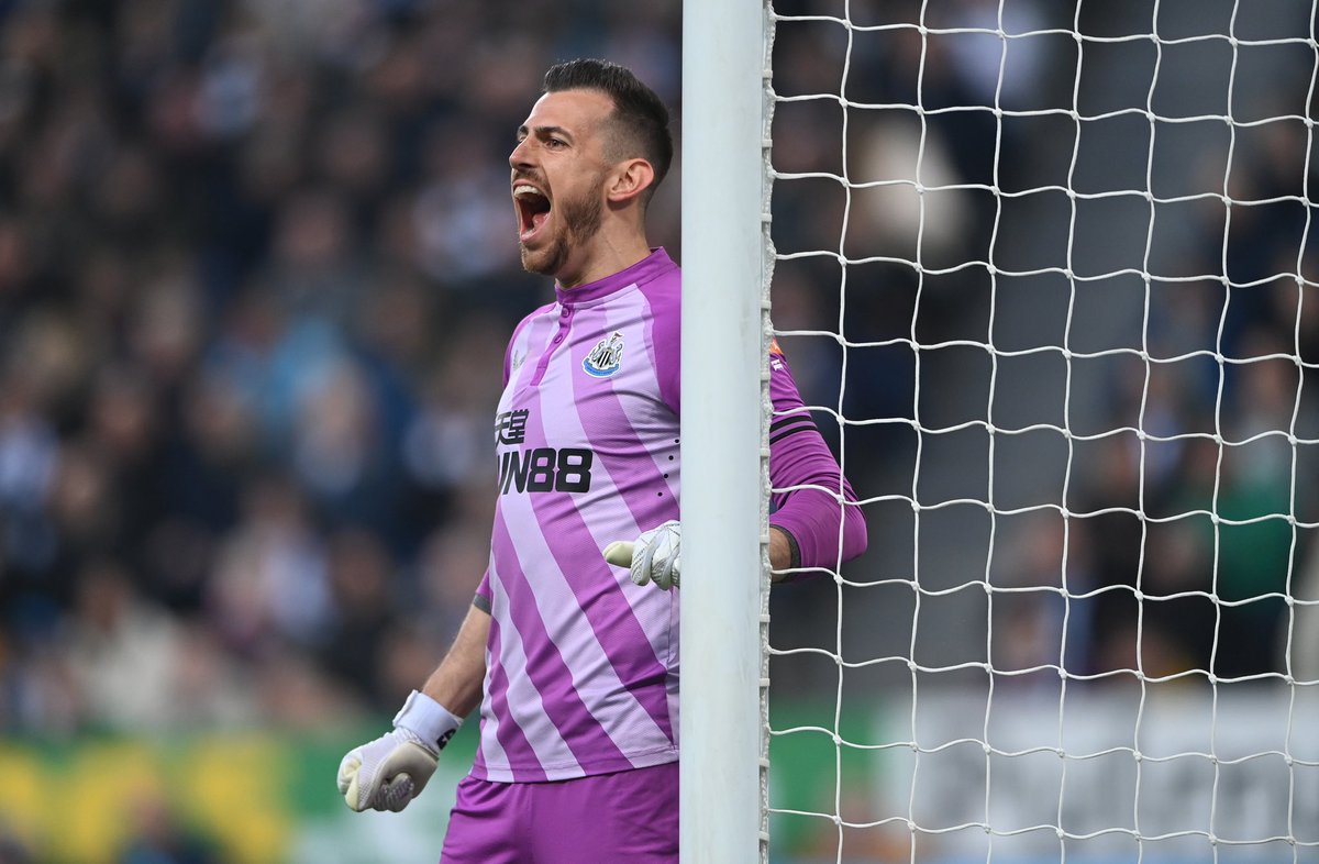 FabrizioRomano's tweet photo. Martin Dubravka is gonna sign the contract as new Manchester Utd player in the next few hours. It’s done, sealed with both player and Newcastle side. 100%. 🔴🤝 #MUFC

Here we go confirmed. https://t.co/USQdiYC42F
