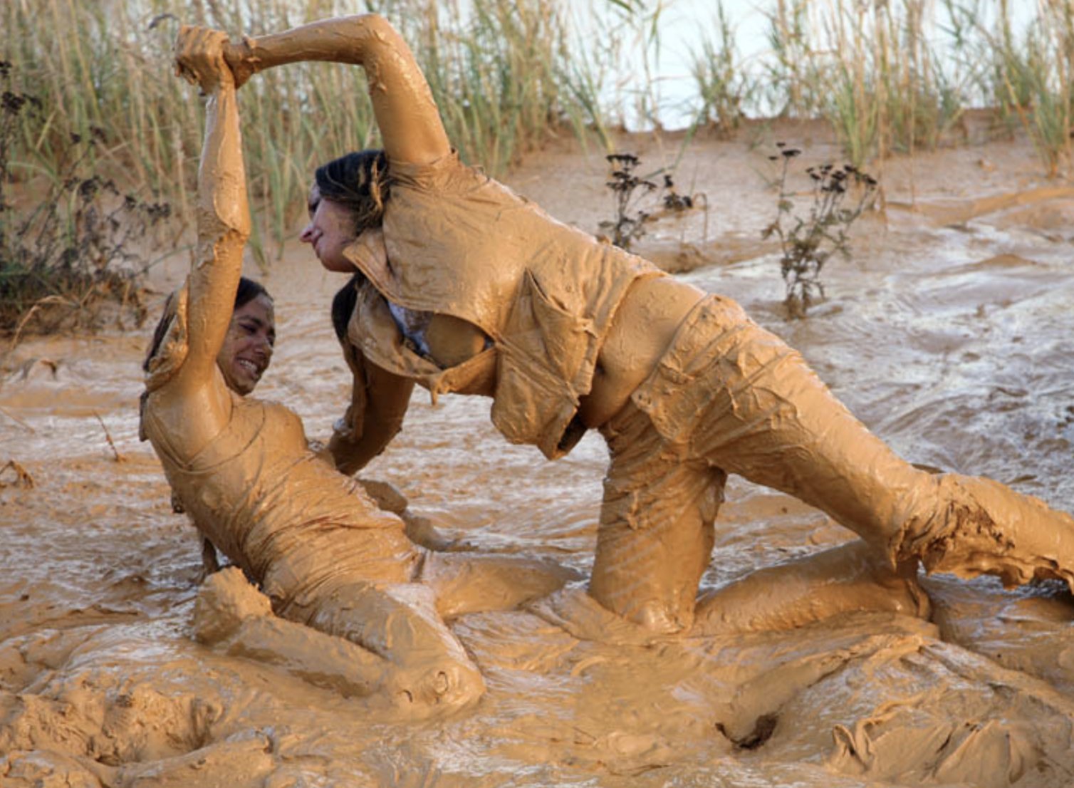голая женская борьба в грязи фото 49