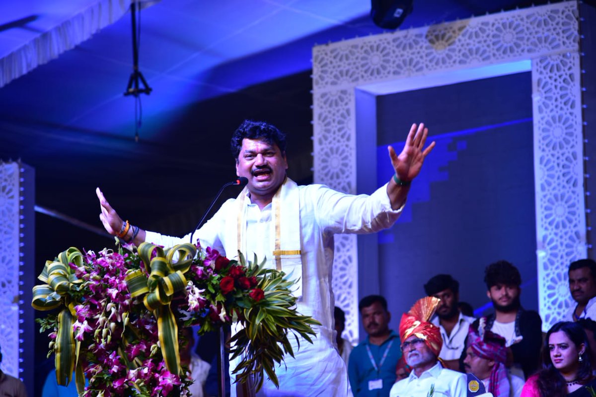 dhananjay_munde's tweet photo. नाथ प्रतिष्ठाणच्या माध्यमातून जनसेवेचे व्रत कायम जोपासले आहे. जनसेवेबरोबरच परळी शहराचा सांस्कृतिक लौकिक वाढविण्याचे काम अखंडित सुरू ठेऊ. हा कार्यक्रम व गणेशोत्सव यशस्वी करण्यासाठी परिश्रम घेणाऱ्या माझ्या सर्व सहकाऱ्यांचे व तमाम परळीकरांचे मनस्वी आभार व अभिनंदन. (2/2) https://t.co/pwEy2s4PLP