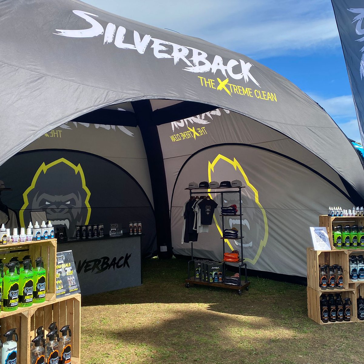 SB_Xtreme's tweet photo. That's a wrap for the @MalvernsMTB 2022. We had a great time as always, thank you to everyone that came by the stand and said hello! We can't wait to return to the biggest mtb festival for 2023! 🦍

#MalvernsClassic #MTBFestival #MountainBiking #BikeCleaning https://t.co/aMoMyaqDyI