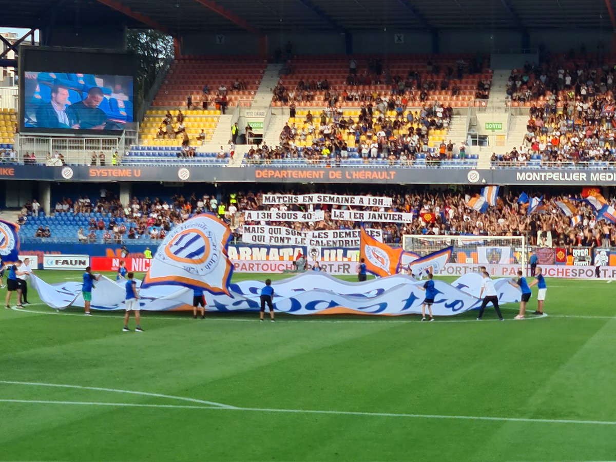 LoicDrd's tweet photo. "Matchs en semaine à 19h, à 13h sous 40°, le 1er janvier... Mais qui sont les demeurés qui font le calendrier ?" 👏👏 #MHSCACA https://t.co/sOYaG7agmg