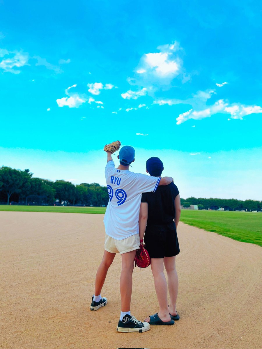 Woozi17Chile's tweet photo. γπΊ- TWITTER β’ 28.08.22γ
β² #WOOZI junto a #DK en una publicacion que subio DK a Twitter de ellos en Washington D.C
Cr. Pledis_17
β Tags βο½‘Λ β
#SEVENTEENΒ #μΈλΈν΄
#SVT_WORLDTOUR_BETHESUN
#BETHESUNwithSVT #NowSVT #WOOZI
#dksvt @pledis_17
π€Maite https://t.co/GQdSGyvEqP