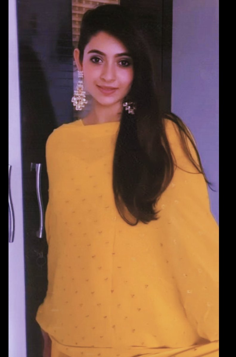 Akanshaa05's tweet photo. Omgg so pretty 🤏 Yellow suits shivangi the most💛

#ShivangiKhedkar https://t.co/3yfshGnHDB