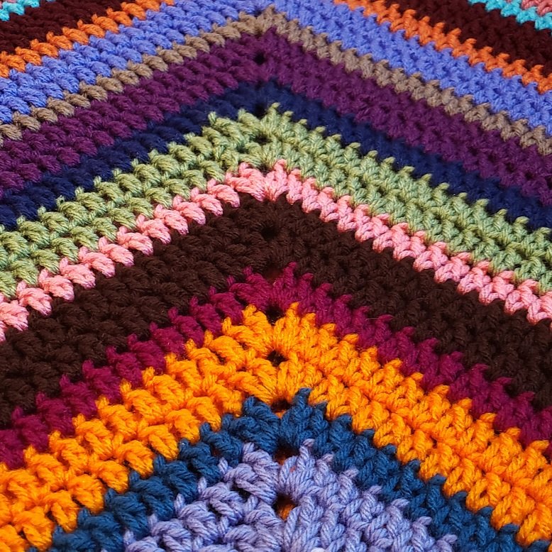 Crochetmelovely's tweet photo. Free pattern from me: Echos of Color Blanket! Full pattern on my blog or grab the PDF from my Ravelry shop! Both links are in my bio! โจ๏ธ๐๐ #yarn #crochet #crocheting #crocheted #crochetersofinstagram #crochetafghan #crochetblanket #cowlpattern #crocheteveryday #crocheter https://t.co/RWb2nj6zJz
