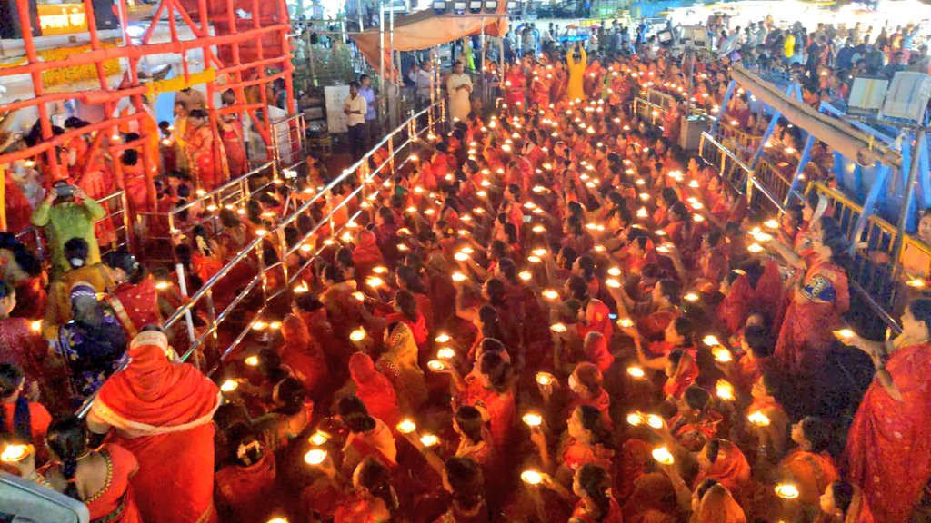 bgusofficial's tweet photo. Bhagyanagar #GaneshUtsav  Samithi organised samuhik maha Aarti by Mahilas at Bhagyalaxmi Temple,#Charminar
Guests:
Dr Bhagwanth Rao Ji,
GenSec, @bgusofficial 
Ramaraju Ji,VP,#BGUS
Shahsikala Ji, @Bhagyalaxmimata other leaders of #Bhagyanagar #GaneshUtsav Samithi
#GaneshChaturthi https://t.co/AAJDuvcbGI