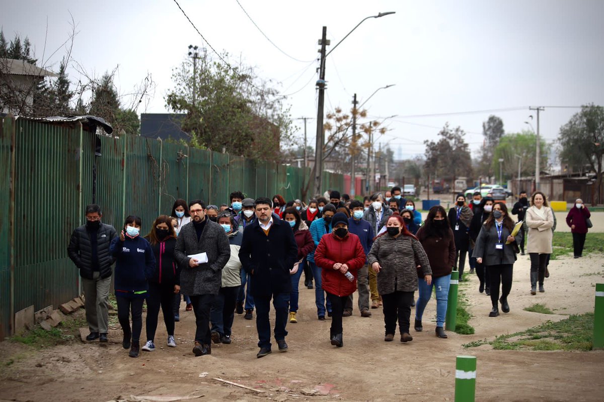Llegamos hasta la comuna de #EstaciónCentral para reunirnos con el alcalde <a href="/fmunozv/">Felipe Muñoz Vallejos</a>, dirigentes locales y vecinos y vecinas, para dialogar sobre las necesidades de mejoramiento urbano de la comunidad 🤝🏻