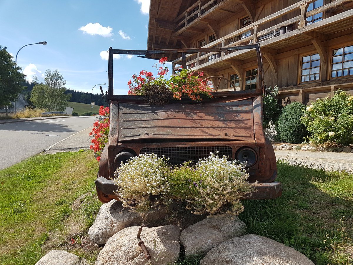 UnimogCommunity's tweet photo. The life of a Unimog after work - seen in Schonach/Hochschwarzwald.
Rest in Peace β€οΈ
πΈ Marc Boettcher
#blackforest #mercedes #mercedesbenz #unimogmuseum #unimog #trucksyoucantrust #daimlertrucks #history #gaggenau #cars #4x4 #instacars #unimogs #offroad https://t.co/d25rbjhwMC