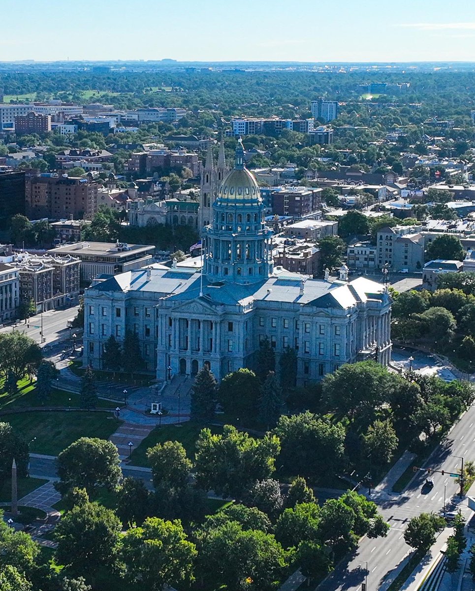 Chris_Harden55's tweet photo. Colorado State Capitol. #Denver #DenverColorado #Colorado https://t.co/6RVSqM4Zg5