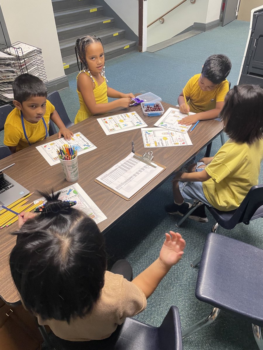When you all happen to wear yellow on the same day, it makes for good conversation on “how we are alike.”  #cpsELbest ⁦<a href="/RweRams/">Ridgeway Elementary</a>⁩