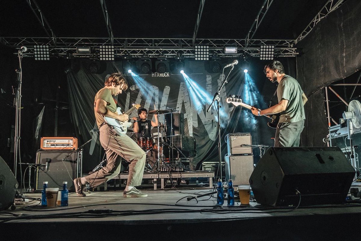 Hatortxurock's tweet photo. #HTX26 📸 Argazki bilduma
🎶 @lukiektaldea
.
.
.
#hatortxu #lukiek #auzolana #elkartasuna #hatortxurock #musikajaialdia #jaialdia #denaketxera #zeruahelmuga #etxera https://t.co/drVkLLkhxI