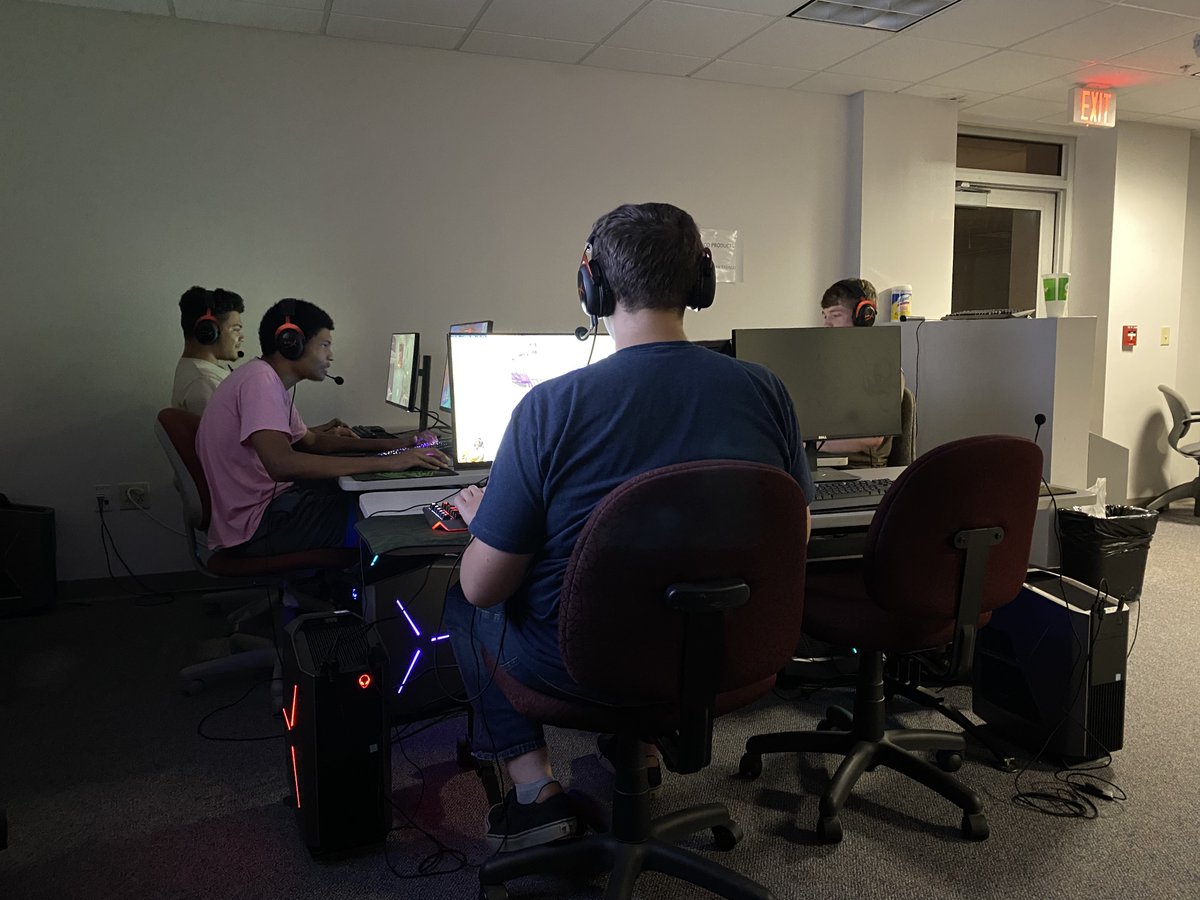 WKUEsports's tweet photo. We would like to thank everyone who came out to our @wku_OW tryouts. We had a good showing! Our next tryout session will be our @wku_RL Rocket League tryouts on 8/31 (today) and 9/1 @ 6:00 pm in our esports arena inside McCormack. Any questions, please reach out! https://t.co/l3hHkYEL0f