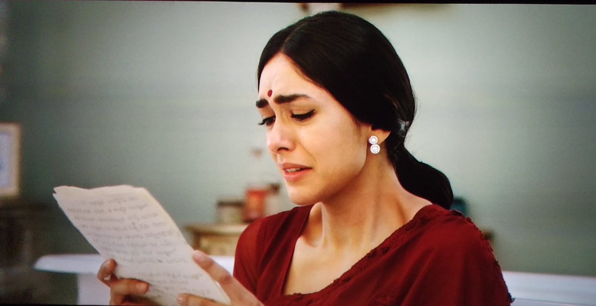 Abhimahikeerthi's tweet photo. Definitely for sure you will receive best debut actress telugu for sita ramam film &amp; Sita mahalaxmi will be remembered forever ♾️ 😍❤️

@mrunal0801 watched again today &amp; performance as SITA MAHALAKSHMI will be remembered for longtime 🤞💯♥️
#SitaRamam #MrunalThakur 💥🙏
Classic https://t.co/vfR4wYAwVq
