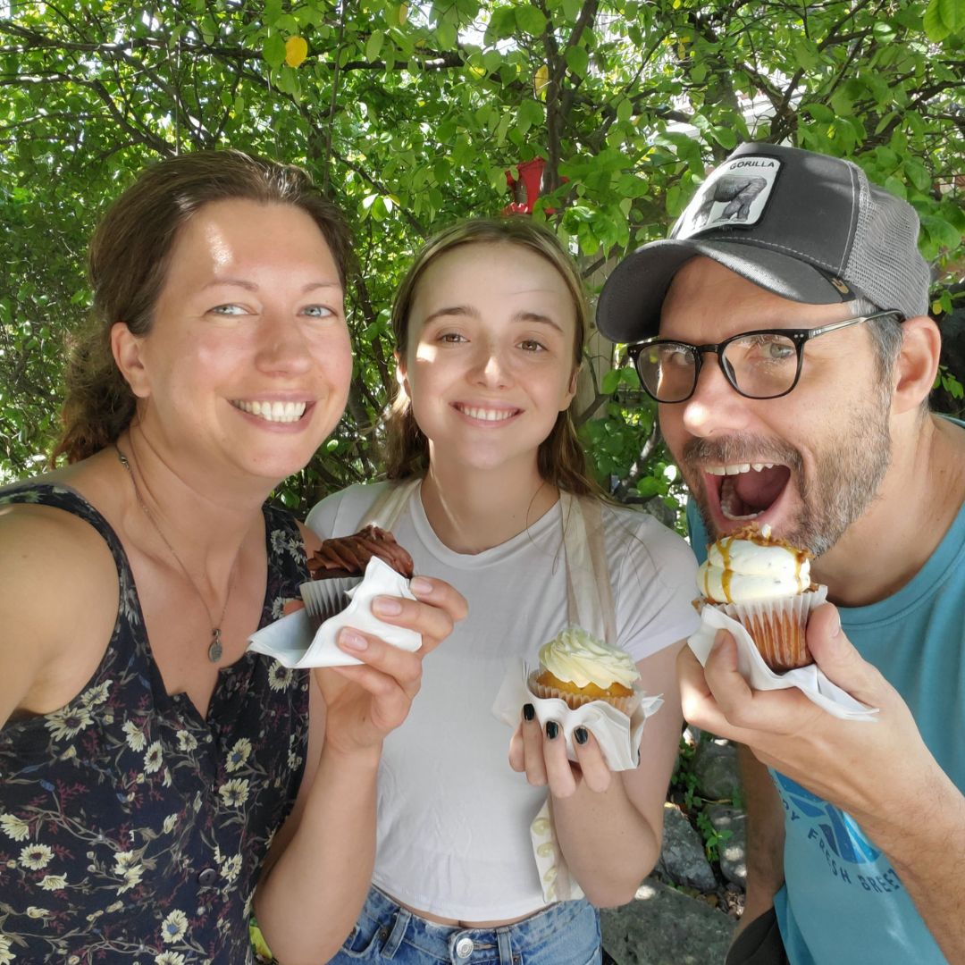 Promosaurus1's tweet image. We can’t believe it has already been 3 years! 
 
Morgan, Peter and I could think of nothing better to celebrate than having cupcakes from Decadently Yours!!
 
What a wild and awesome ride these 3 years have been; wouldn’t change a thing!