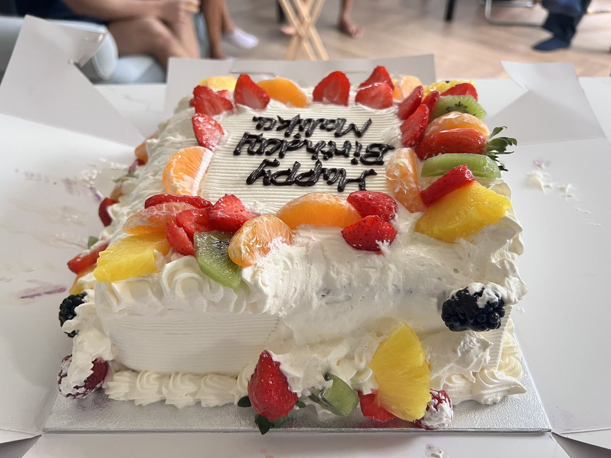 bindya_amin's tweet photo. @eggfreecakeuk Southgate eggfreecakebox- rude customer service , spoilt cake@vipul parmar@southgatecakebox. https://t.co/sVrly3YIMG