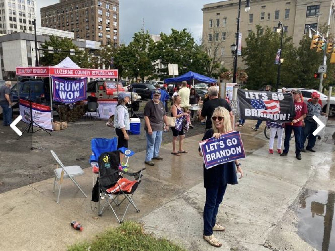 ScrantonSrsly's tweet photo. Look at that crowd, folks. Huge! Does this look like the crowd of someone who lost an election? No! It’s a huge riot in the streets! https://t.co/tdd2Ykxjvm