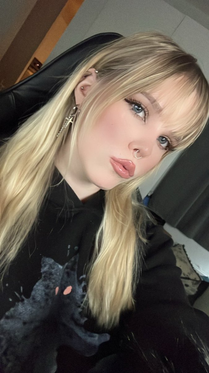 Sonyajoen's tweet photo. More The Evil Within!

#TwitchStreamers #girlstreamer #horror #Theevilwithin #egirl #gamergirl #catgirl https://t.co/hjc8GGcHMf