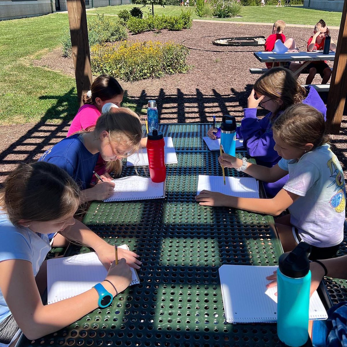 Mrs. Roth tweet media