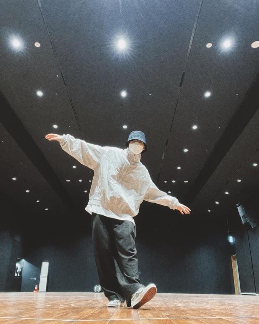 ht_nhung's tweet photo. Happy birthday JungKook💜
Chúc anh sinh nhật vui vẻ và ngày càng thành công a nhé🎂🍰
#OurPurpleLightJK
#WithJKNightAndDay
#OurYouJungkook
#VoiceOfGoldJungkook
#BornAStarJungkook
#AlwaysSmileJungkook
#GoldenStarJKDAY
#JungkookDay
#HAPPYJKDAY
#생축_정국이생일_이올시다 https://t.co/ZNYXcR3FED
