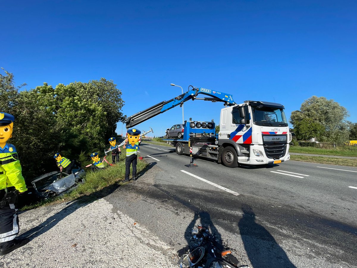 WIS_Sander's tweet photo. ❌🚧 Vanmorgen ter plaatse geweest bij een frontale #aanrijding tussen twee personenauto’s. Het #ongeval gebeurde op de #provinciale weg #N446, plaatselijk bekend als de #kerkweg, in de gemeente @KaagenBraassem . 🚒🚑🚓👷.
@zuid_holland @verkeerzh @POL_KaagenBrssm https://t.co/xjaP8u5Ium