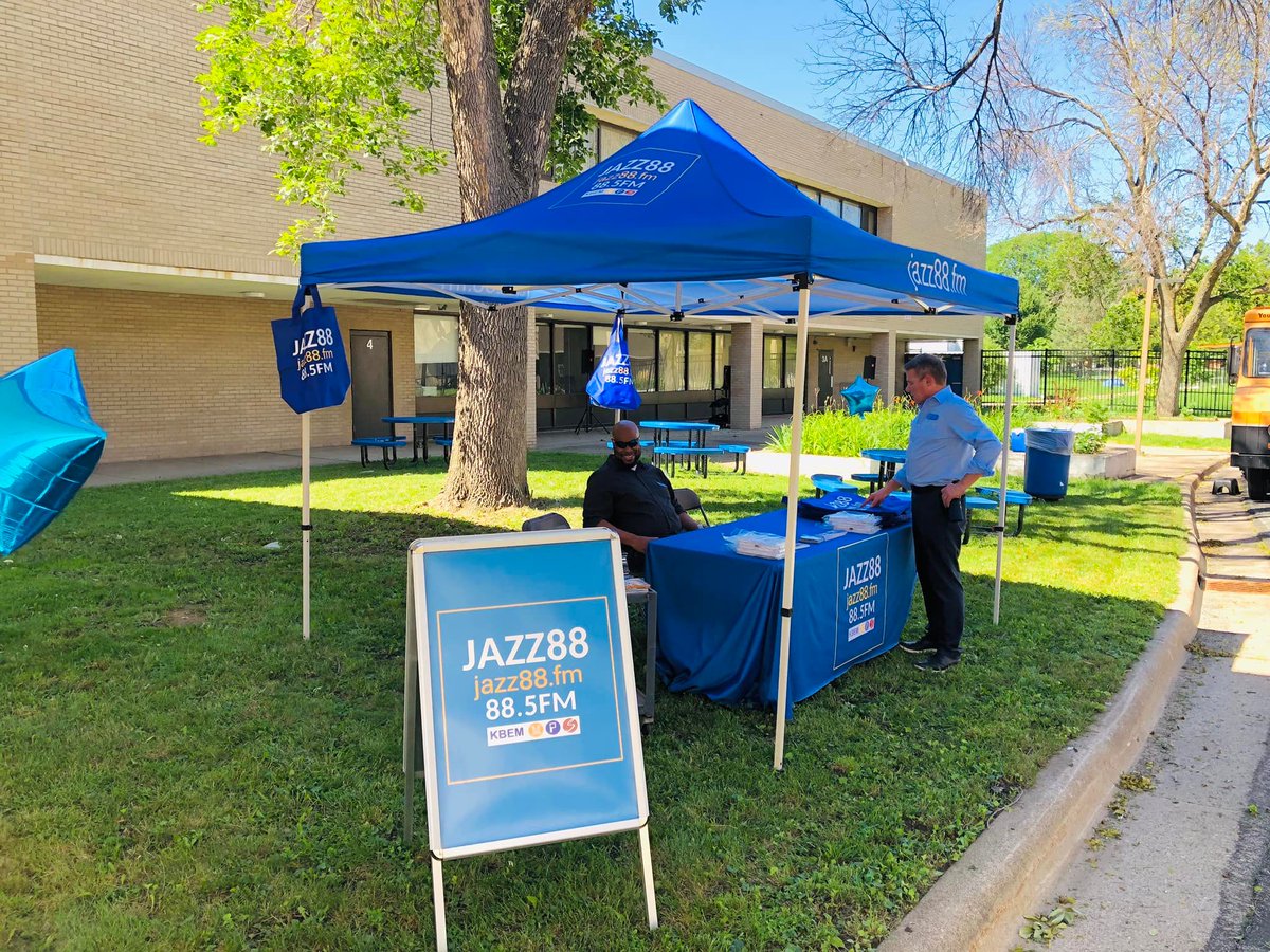 KBEMfm's tweet photo. We're outside the @MplsNorth campus for their #openhouse from 3-6PM today, talking w/ #students & parents about our "#JazzWithClass" program & our BRAND NEW #stream "#MPSVoices"--w/ a focus on @MPS_News-generated content. Stop by!
#Jazz88 #KBEM #PolarPride #northside #Minneapolis https://t.co/vxG1MM5Gql