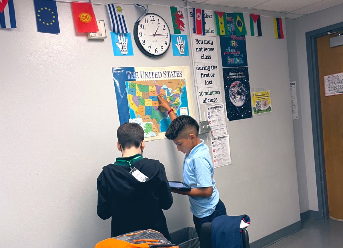 DumbleNutt's tweet photo. ππΊπ We love to see students learning from maps! These @IrvingBowie_MS students are stretching their skills by using different types of maps to ask geographic questions! #ThePowerOfUs #SocialStudiesInAction @IrvingISD https://t.co/T6A7SSBWeG