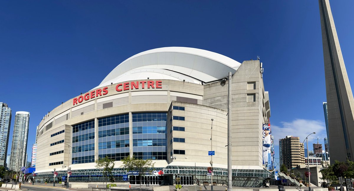 ZachZaidman's tweet photo. Cubs trying to avoid being swept in Toronto. The Rogers Centre roof is currently closed. @670TheScore broadcast time is 5:30 pm CT. Also available on the @Audacy app. We invite you to join us. https://t.co/7lHevnOPmx