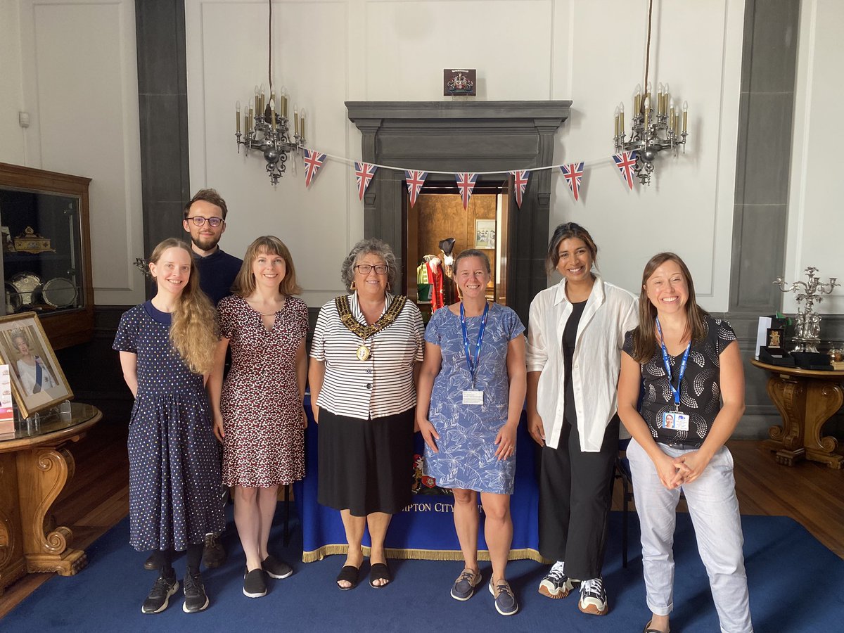TheSotonMayor's tweet photo. Yesterday I showed some public health registrars round the Mayors Parlour. Always an honour never a chore, so much history to share. #civiclife #800thMayor @DebbieDla1 https://t.co/oeX7tCuLp9