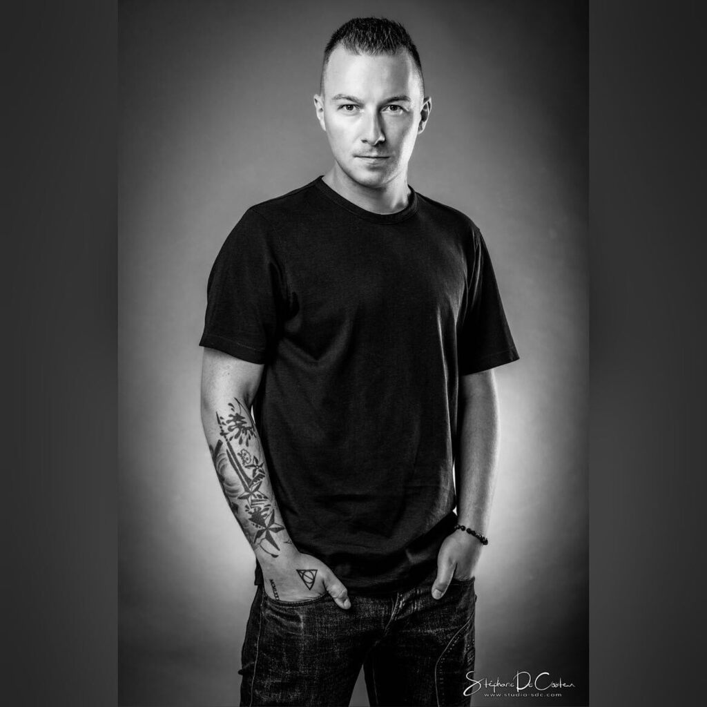 studiosdc's tweet photo. Aujourd’hui c’était la photo de rentrée pour mon ami @oxoonofficial 😊 
#portrait #portraitphotography #studiophotography #studioshooting #photographer #photographe #bnwphotography #bnw #blackandwhitephotography #blackandwhite #noiretblanc #noiretblan… https://t.co/WTWnJvHO99 https://t.co/A70lQTULPM