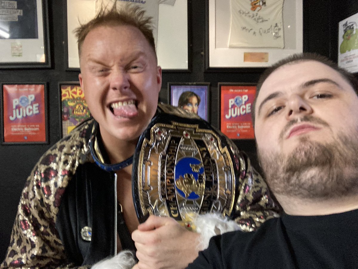 DpuizY's tweet photo. During the half-way point of #Chapter139 of @ThisIs_Progress and spoke with THAT DAMN DIRTY DOG @imsomunny! I gotta say, that title is gorgeous in person! #BritWres #PROGRESSWrestling https://t.co/9wPqU6MNg7