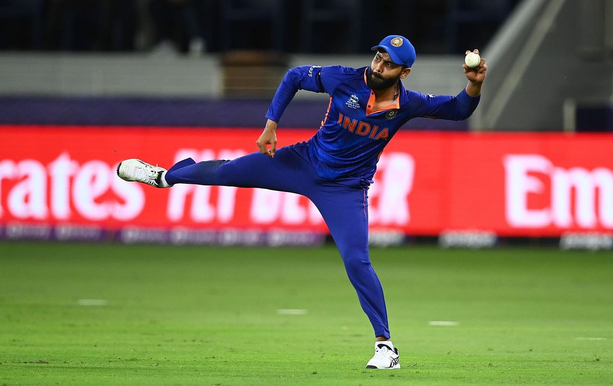 The_Daxaab's tweet photo. #AsiaCup2022 
#RavindraJadeja 
#INDvHK 

Reel Hawkeye                     Real Hawkeye https://t.co/Ox8Gf9Rlef