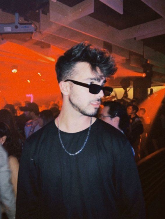 JhonatanVh's tweet photo. @EliotMedia @totalplaymx @PedigreeLatam @OficialJumex @LenovoLatam @Mercadolibre @Cheetos_Mx @viajaVolaris El @fedevigevani 😎 https://t.co/xFnrIWcKA4