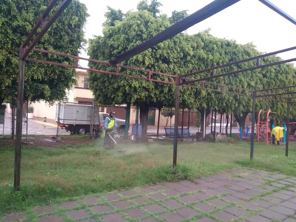 serviciospirap's tweet photo. En el fraccionamiento La Estancia A el #ParqueVecinal 🌳 ya se encuentra en mejores condiciones gracias a la intervención de #ParquesYJardines. 👷🏻♂️
Cuidemos de este espacio #ÉchanosLaMano.
#IrapuatoLimpioYQuerido. 🍓 https://t.co/R7wi5hjFET