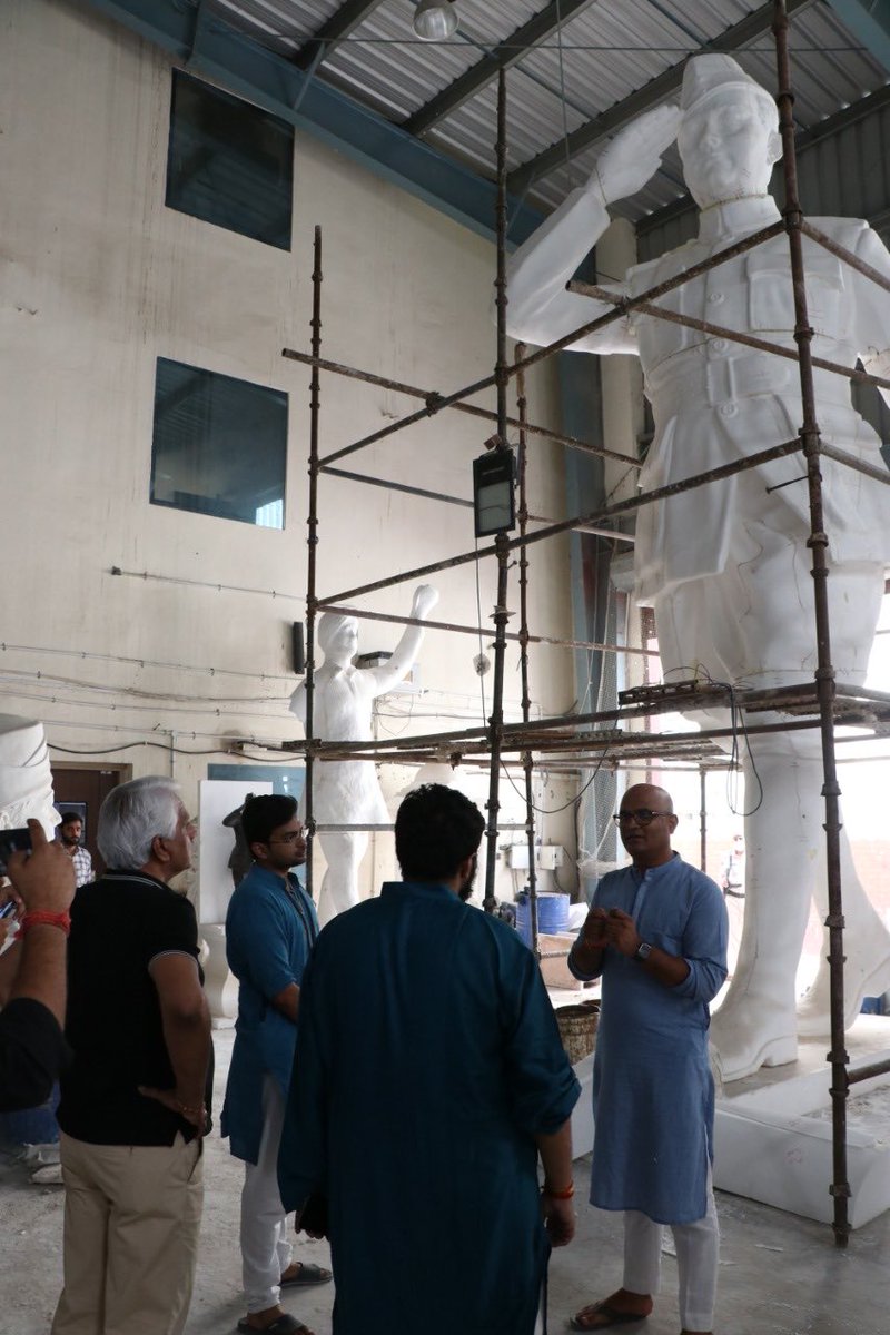 21 अक्टूबर 1943 को नेताजी सुभाष चन्द्र बोस ने अंग्रेज़ी हुकूमत को चुनौती देते हुए भारत की आज़ादी की घोषणा की थी, जिसे विश्व के 11 राष्ट्रों ने मान्यता दी थी. सरकार इंडिया गेट पर सुभाष चन्द्र बोस की 28 फ़िट ऊचीं मूर्ति  सितंबर 2022 के दूसरे सप्ताह में लगा सकती है