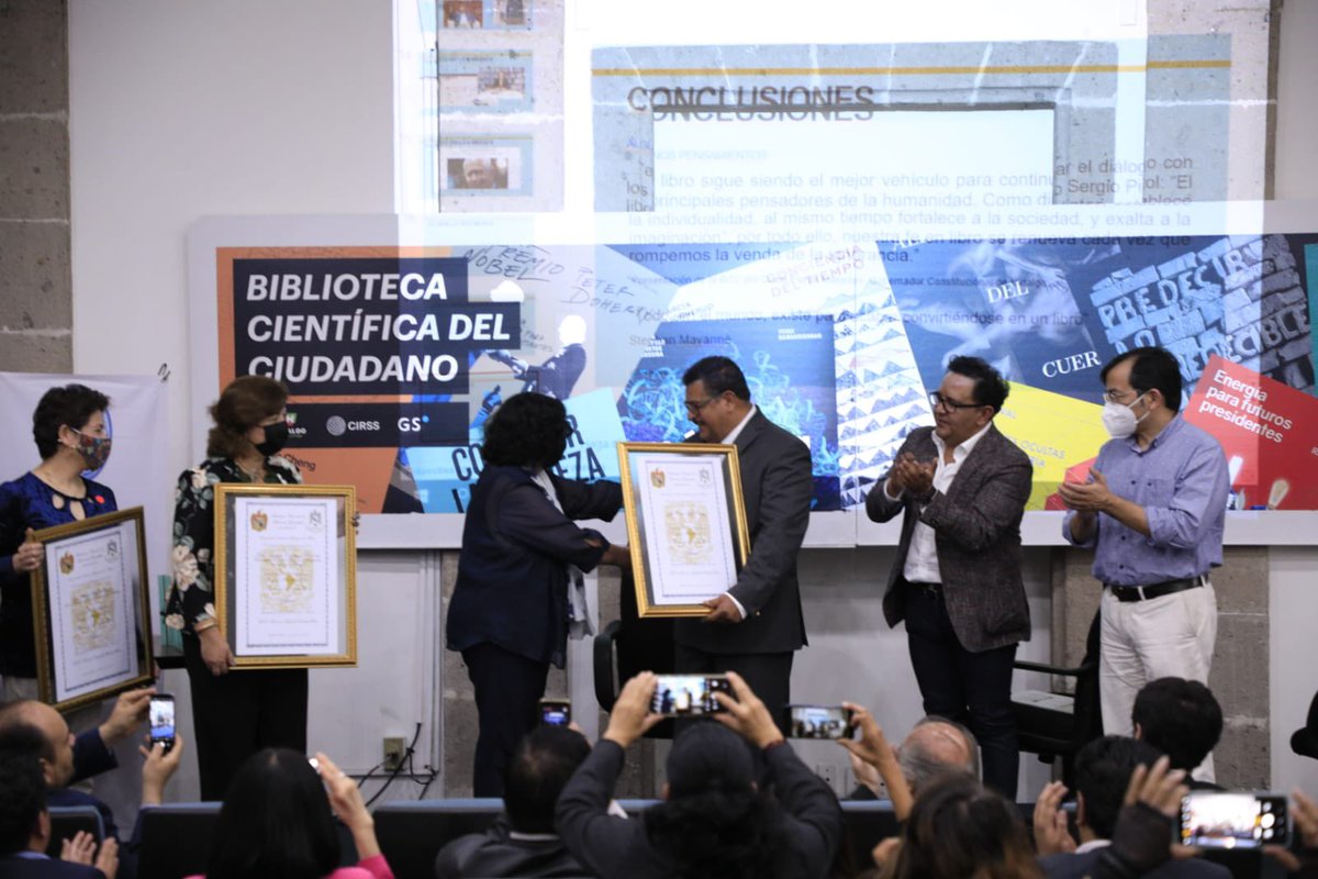 LamanCarranza's tweet photo. Alcanzar 11 títulos no es fácil, pero cuando la voluntad se orienta hacia una causa útil, las barreras se rompen y los momentos, humores y burocracia se hacen a un lado. https://t.co/2fC50ejNSE
