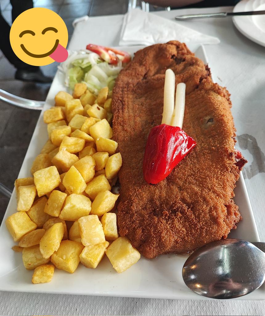 el_tuno1's tweet photo. @Muralla_Avila Cachopo (q no lo salta un gitano descalzo) en la Sidrería Candasu (Gijón) 21,50 €....me sobran 343,50€. Si esto no es alta cocina, que venga Dios y lo vea. https://t.co/kjCJ0q92zK