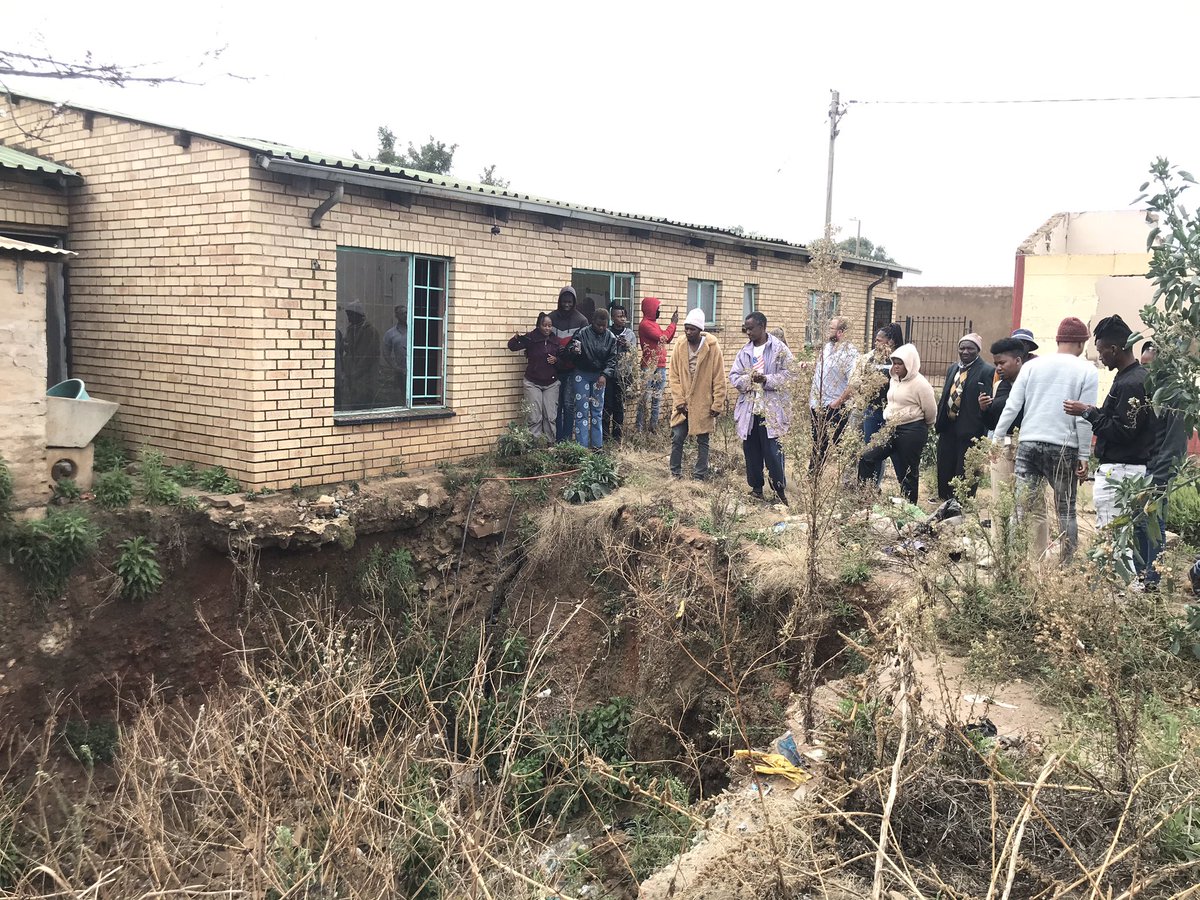 Kristel_Free's tweet photo. We took a field trip today with #NWU #PostgradinDRS students to #Khutsong to see the devastating #sinkholes in the town.  #disasterinmybackyard #seekhutsongsinkholes #merafongLM #NWPDMC @NWU_UESM @NWU_ACDS https://t.co/jTfcxo8aBr