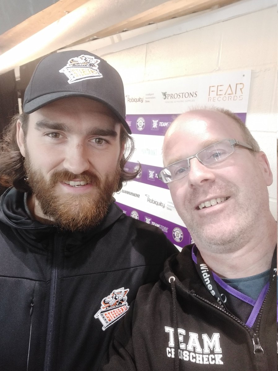TTGWRadio's tweet photo. @WidnesWild, Bumped into an old friend @MikeMawer  when being a cuckoo at @Mcr_Storm v @steelershockey https://t.co/hTaVkJSeRZ