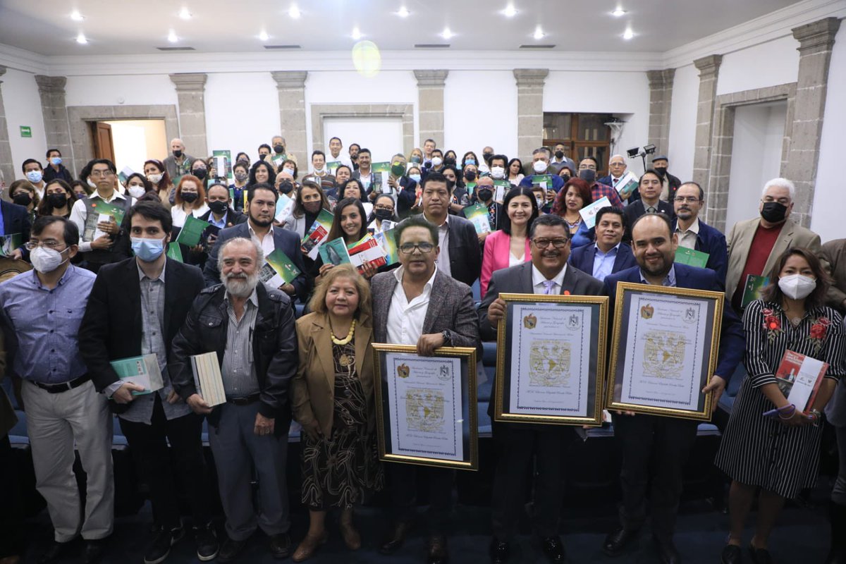 LamanCarranza's tweet photo. Es una gran satisfacción que uno de mis últimos actos como servidor público sea presentar y entregar a ustedes un legado de conocimiento que incita a la reflexión y a las decisiones informadas. https://t.co/fgiaQiPF9t