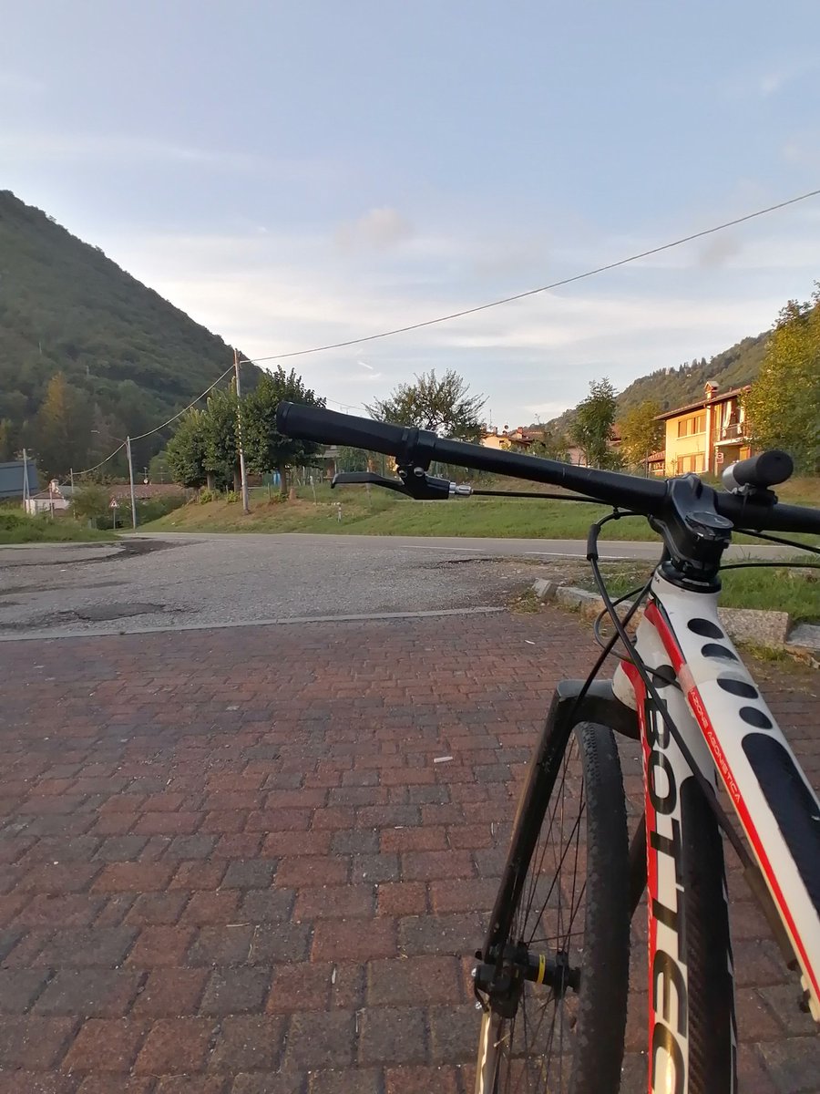 <a href="/RobertoDazzo/">Roberto Dazzo</a> <a href="/dhumpachika/">CyclingLove</a> <a href="/bikeitalia_it/">Bikeitalia.it</a> <a href="/bikechannel_/">Bike Channel</a> <a href="/benzinazero/">Benzina Zero</a> <a href="/neonoptics/">Neon Optic</a> <a href="/allblack_cc/">AllBlack.CC</a> <a href="/CyclepunksC/">cyclepunks.cc</a> Buon #biketowork