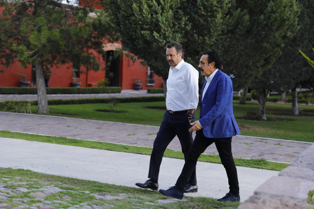 omarfayad's tweet photo. Es importante que los principales tomadores de decisión de las entidades federativas colindantes con #Hidalgo, como lo es #Querétaro, conozcan de primera mano los avances del estado, para aprovechar juntos nuestra cercanía y potencial regional en beneficio de los ciudadanos. https://t.co/o6ZY8o6pjf
