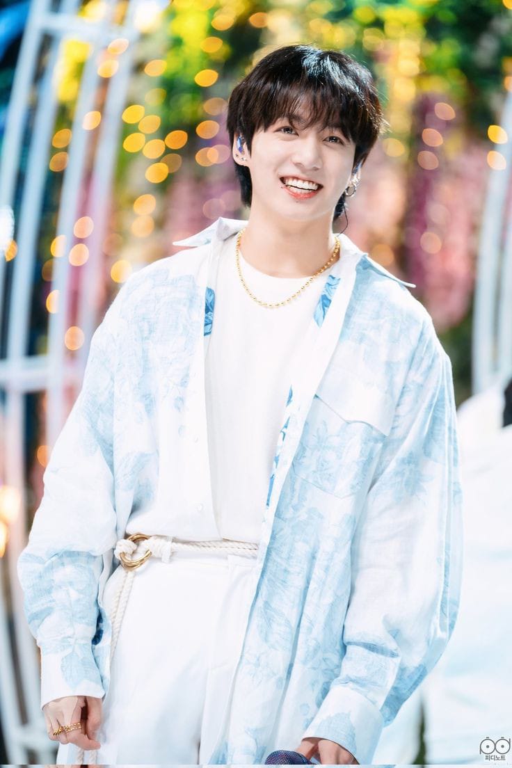 djsunnylatam's tweet photo. Hoy es el día del maknae de oro 🥇 por darnos paz y felicidad con tu voz, tus palabras y tu talento🥰. Espero que siempre seas muy feliz y saludable 🥳. Por siempre estarás en mi corazón 💜. @BTS_twt 
#AlwaysSmileJungkook
#MyPrideAndJoyJK
#GoldenStarJKDAY
#JungkookDay
#HAPPYJKDAY https://t.co/DJXZZgxVwV