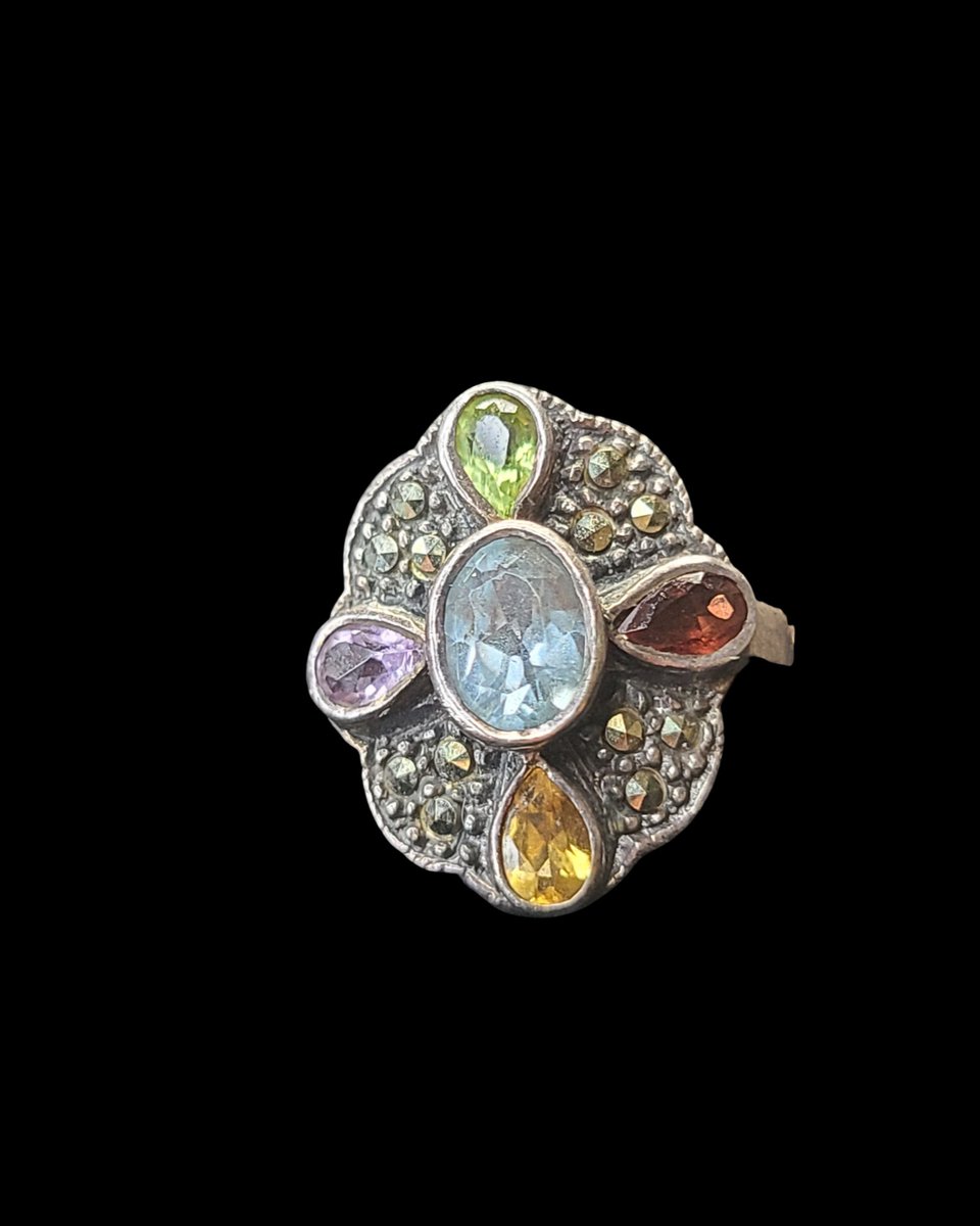 Ndsbooty's tweet photo. This ring won't make you fancy. But it would help. https://t.co/v0TnCl4BfC