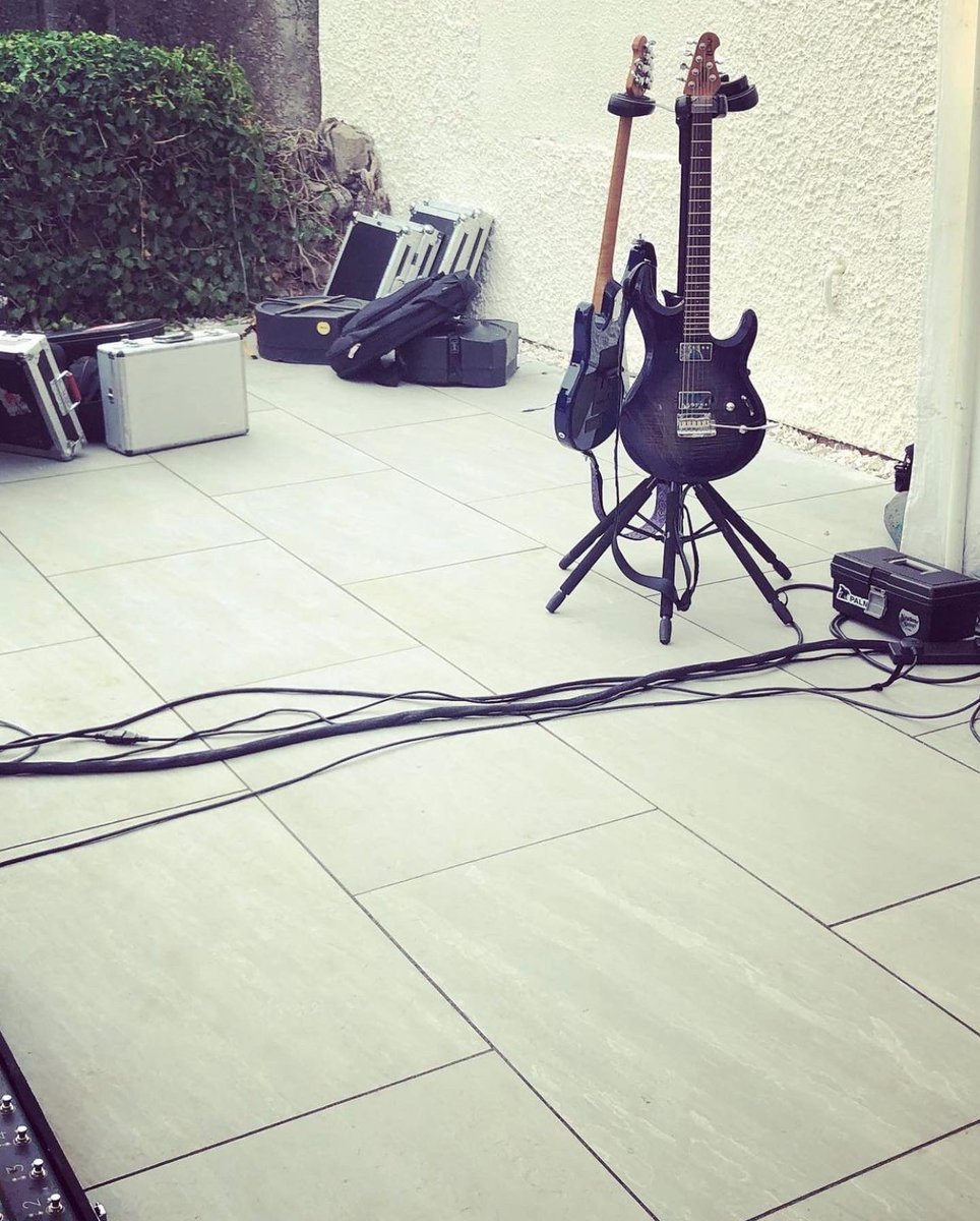 dnaguitargear's tweet photo. Rp @jonwilsonguitar showing off his D&A #HydraStand:
ββ
Love an outdoor gig on a nice evening.
Sounds is epic too through my @dcauk @64audio custom iems! @music_man @kemperamps_official
@sterlingbymusicman @dnaguitargear @pedalpython @newtonestrings #guitar #outdoorgig #livemusic https://t.co/B9EwUXgAW7