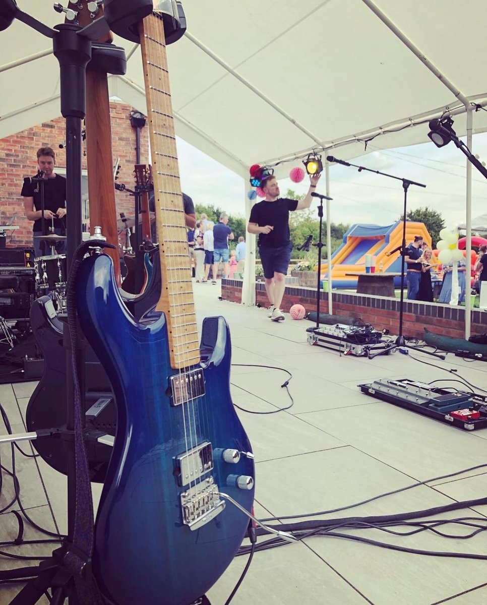 dnaguitargear's tweet photo. Rp @jonwilsonguitar showing off his D&A #HydraStand:
ββ
Love an outdoor gig on a nice evening.
Sounds is epic too through my @dcauk @64audio custom iems! @music_man @kemperamps_official
@sterlingbymusicman @dnaguitargear @pedalpython @newtonestrings #guitar #outdoorgig #livemusic https://t.co/B9EwUXgAW7