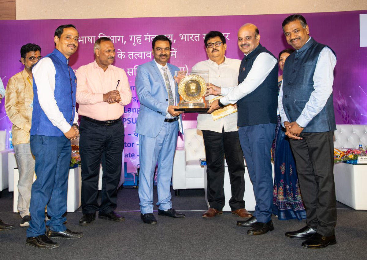 HPCLCorpAffairs's tweet photo. नराकास कोलकाता की छमाही बैठक में पूर्वी अंचल कार्यालय को 62 उपक्रमों के बीच उत्कृष्ट राजभाषा निष्पादन हेतु 2य पुरस्कार से सम्मानित किया गया। नराकास अध्यक्ष के करकमलों से यह पुरस्कार मुख्य महाप्रबंधक-पूअं ने ग्रहण किया। कार्यालय एवं राजभाषा अधिकारी भी प���रमाणपत्र से सम्मानित। https://t.co/CtCHt3mIf4