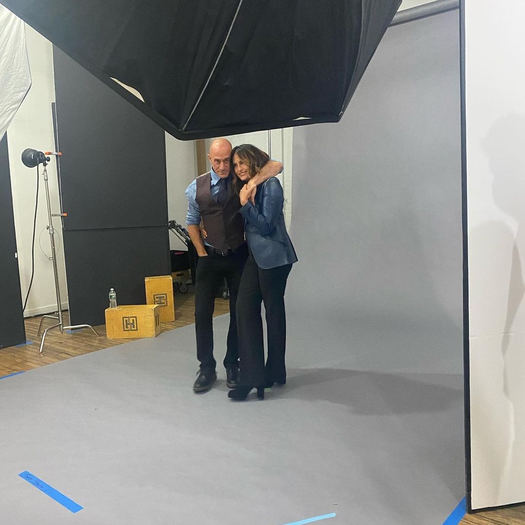 lawandordertv's tweet photo. the making of an elite squad photo #SVU #OrganizedCrime
πΈ: @chris_meloni https://t.co/QrNQC3dfED